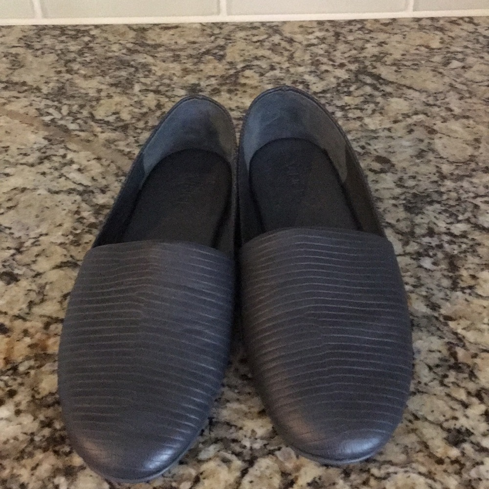 Vince Bogart Loafer - size 7 - with box